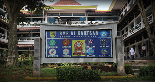 Tugu Logo Ekstrakurikuler SMP Al Kautsar